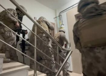 İstanbul’da göçmen kaçakçılarına operasyon: 4 gözaltı