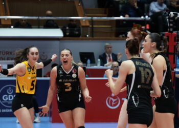 VakıfBank, seyircisi önünde Final-Four bileti arıyor