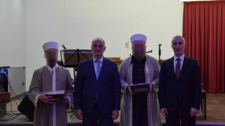 Cezaevinde hafız oldular