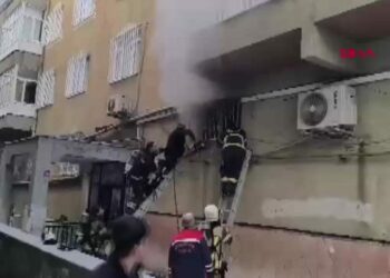 Berber dükkanındaki yangında mahsur kalan çırak kurtarıldı