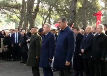 İzmir'de Çanakkale Şehitleri anıldı