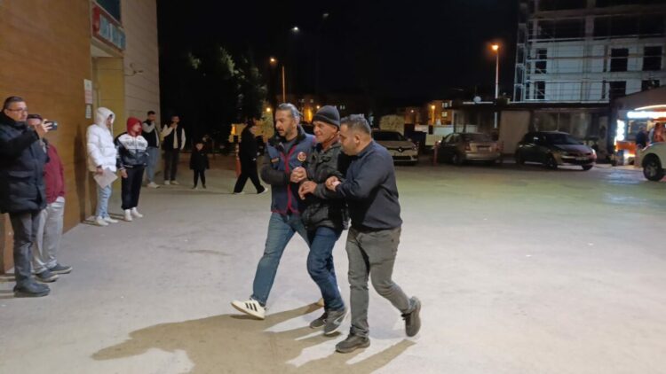 Ev hapsi cezasını ihlal eden hükümlü dolmuşta yakalandı