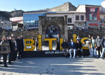 Yurt dışından gelen öğrenciler, Bitlis’in tarihi mekanlarını gezdi