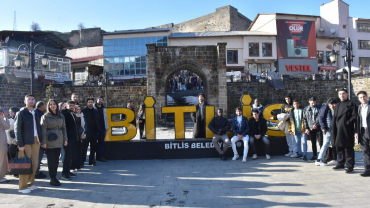 Yurt dışından gelen öğrenciler, Bitlis’in tarihi mekanlarını gezdi