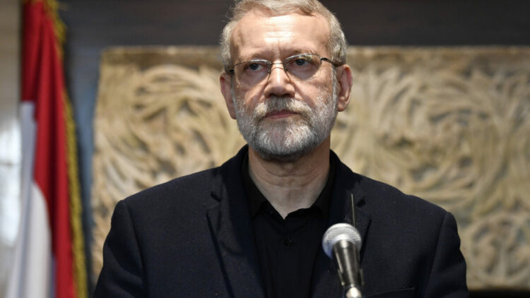 İsrail saldırısında hayatını kaybeden Laricani için cenaze töreni düzenlendi