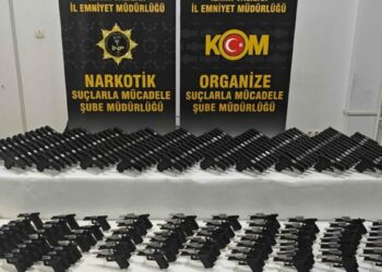 İzmir'de 149 ruhsatsız tabanca bulundu; 2 gözaltı