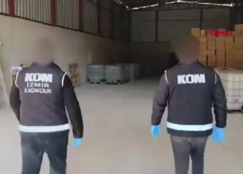 İzmir merkezli 4 ilde operasyon; 40,2 ton taklit etiketli etil alkol ele geçirildi