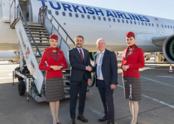 THY, Londra Stansted uçuslarına başladı