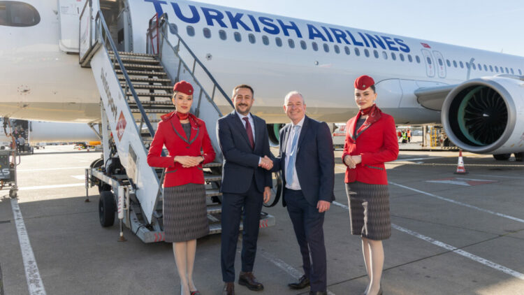 THY, Londra Stansted uçuslarına başladı