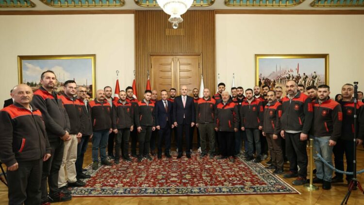 TBMM Başkanı Kurtulmuş, Meclis personeliyle bayramlaştı