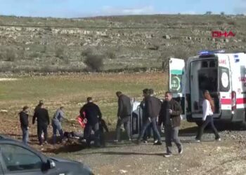 Gercüş’te otomobil direğe çarptı: 5 yaralı