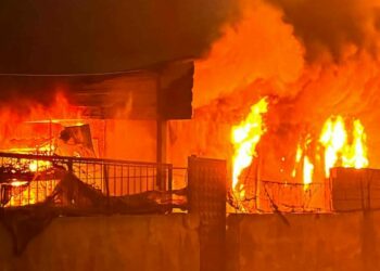 Hatay’da konteyner depoda yangın