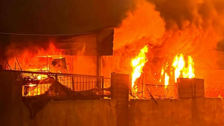Hatay’da konteyner depoda yangın