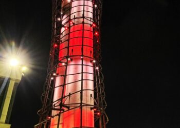 Sabiha Gökçen Havalimanı kulesi kırmızı beyaza büründü