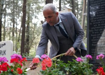 Bayram öncesi mezarlara 'görüntülü ziyaret'