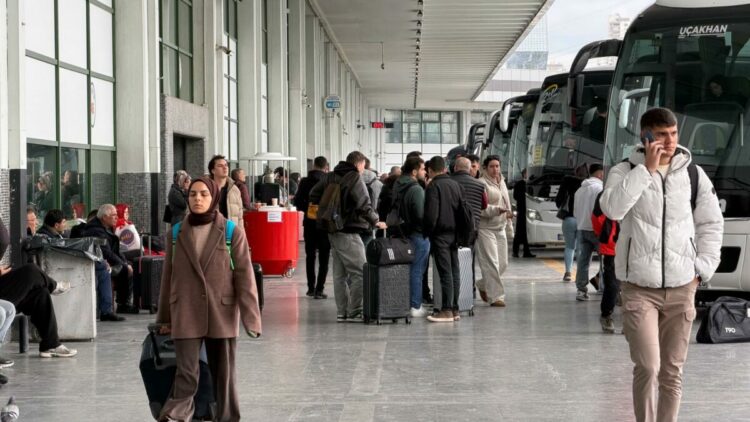AŞTİ'de bayram yoğunluğu