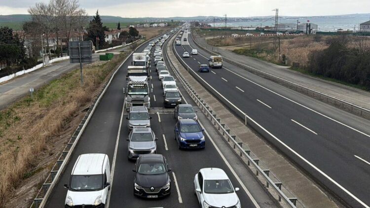 Tekirdağ kara yolunda araç yoğunluğu