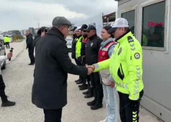 Vali Toraman, görev başındaki emniyet personeliyle bayramlaştı