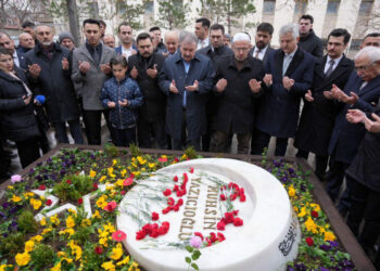 Destici, Yazıcıoğlu’nun kabrini ziyaret etti