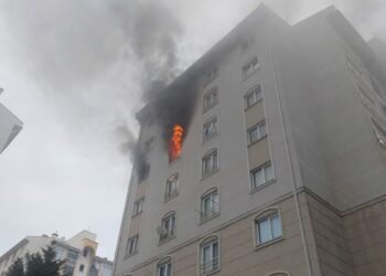 Bursa'da 8 katlı binada yangın; 1 daire kullanılamaz hale geldi
