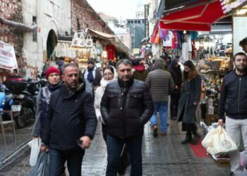 Eminönü'nde alışveriş yoğunluğu