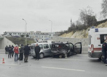 Arnavutköy'de 4 aracın karıştığı zincirleme kaza: 6 yaralı