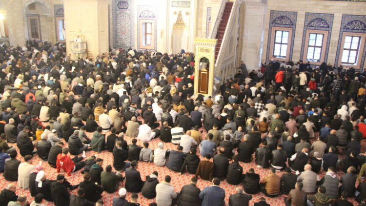 Adana'da Sabancı Merkez Camisi’nde bayram namazı kılındı