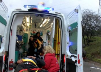 Tuzla TEM Otoyolu'nda kaza yapan otomobile başka araç çarptı; 2 si çocuk 7 yaralı
