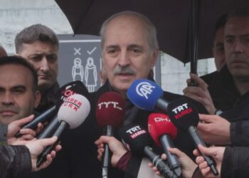 Numan Kurtulmuş bayram namazını Ayasofya Camii'nde kıldı