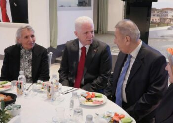 Vali Gül'den Darülaceze'ye bayram ziyareti
