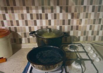 Ocakta unuttuğu yemek yandı, dumandan etkilenip öldü