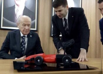 Bahçeli, Ülkü Ocakları'nın yarış arabalarına 'Göktay' ismini verdi