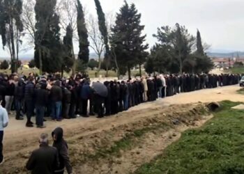 Edirne'de mezarlıkta bayramlaşma geleneği