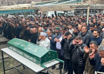 3 aracın karıştığı kazada ölen baba ve 2 oğlu toprağa verildi