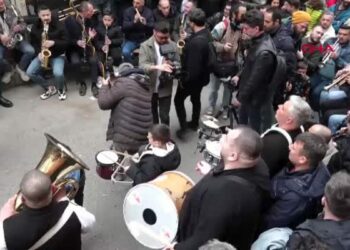 İzmir'de 'Arife Çalgısı' geleneği ile bayram coşkusu