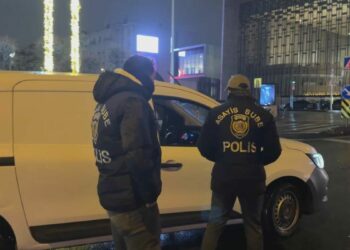 Taksim ve Kadıköy'de helikopter destekli 'Huzur İstanbul' denetimi