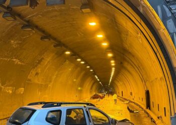 Tünel girişinde iki otomobil çarpıştı: 7 yaralı