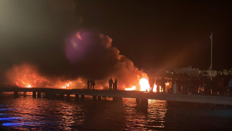 Bodrum’da marinada çıkan yangında 8 motoryat alev alev yandı