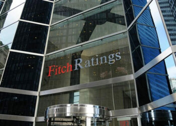 Fitch: Hürmüz Boğazı 6 ay kapalı kalırsa petrol fiyatları ortalama 120 doları görebilir