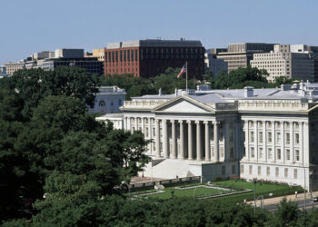 ABD, İran petrolünün satışına geçici olarak izin verdi