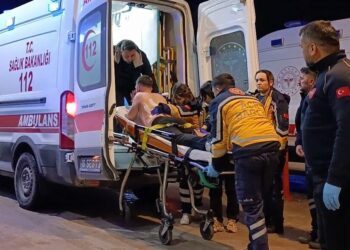 Restoranda müşteriler arasında bıçaklı kavga; 2 yaralı