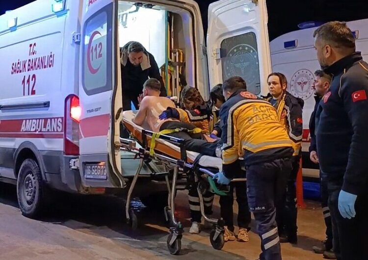 Restoranda müşteriler arasında bıçaklı kavga; 2 yaralı