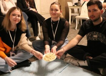 Kayseri’ye gelen Erasmus öğrencileri mantı açtı