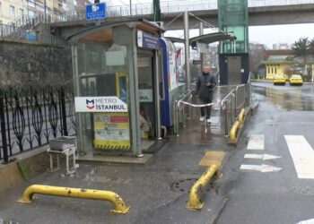 Zeytinburnu’nda tramvay arızası; yolcular yürümek zorunda kaldı
