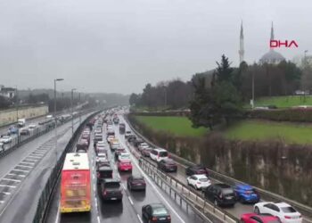 İstanbul'da bayramın 2'nci gününde trafik yoğunluğu - 1