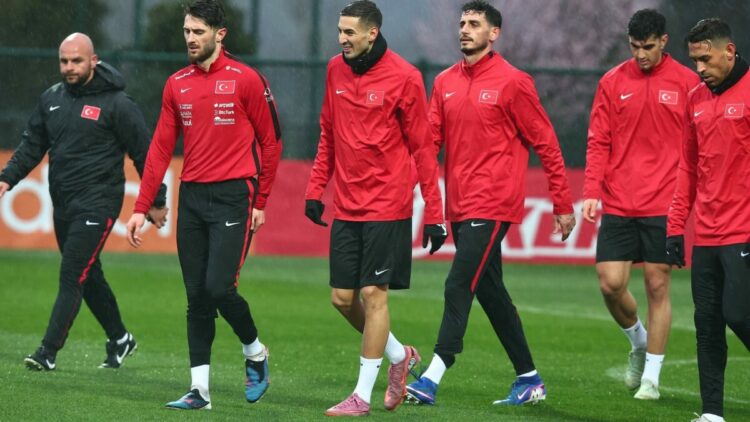 3 büyüklerden 32 futbolcu milli takımlarında mücadele edecek