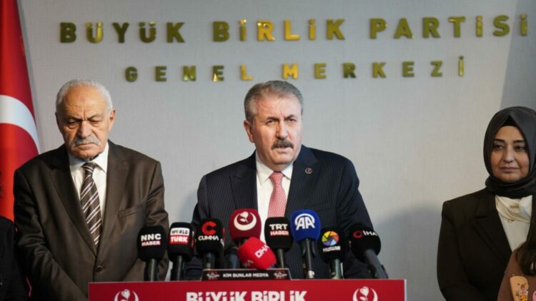 Destici: İran'da öldürülen kız çocuklarını hiç kimse unutmayacak