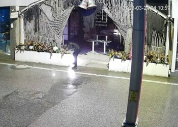 Kocaeli'de kafenin kundaklandığı anlar kamerada