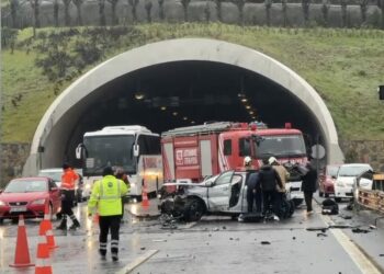 Sultangazi'de aynı yerde iki ayrı trafik kazası: 3'ü hafif 9 yaralı