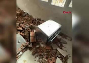 Cizre'de heyelan evde hasara neden oldu